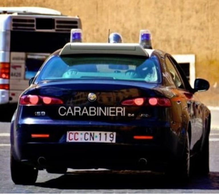 Panico sul bus: violenta lite a bordo, passeggeri in fuga dal mezzo pubblico