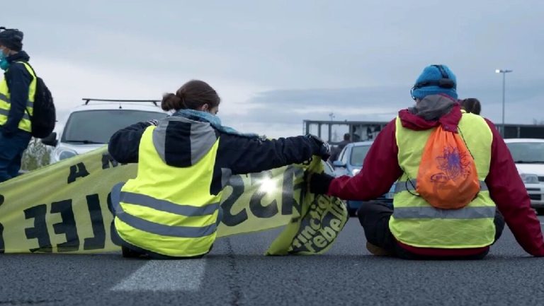 Raccordo anulare in tilt, ambientalisti bloccano le auto